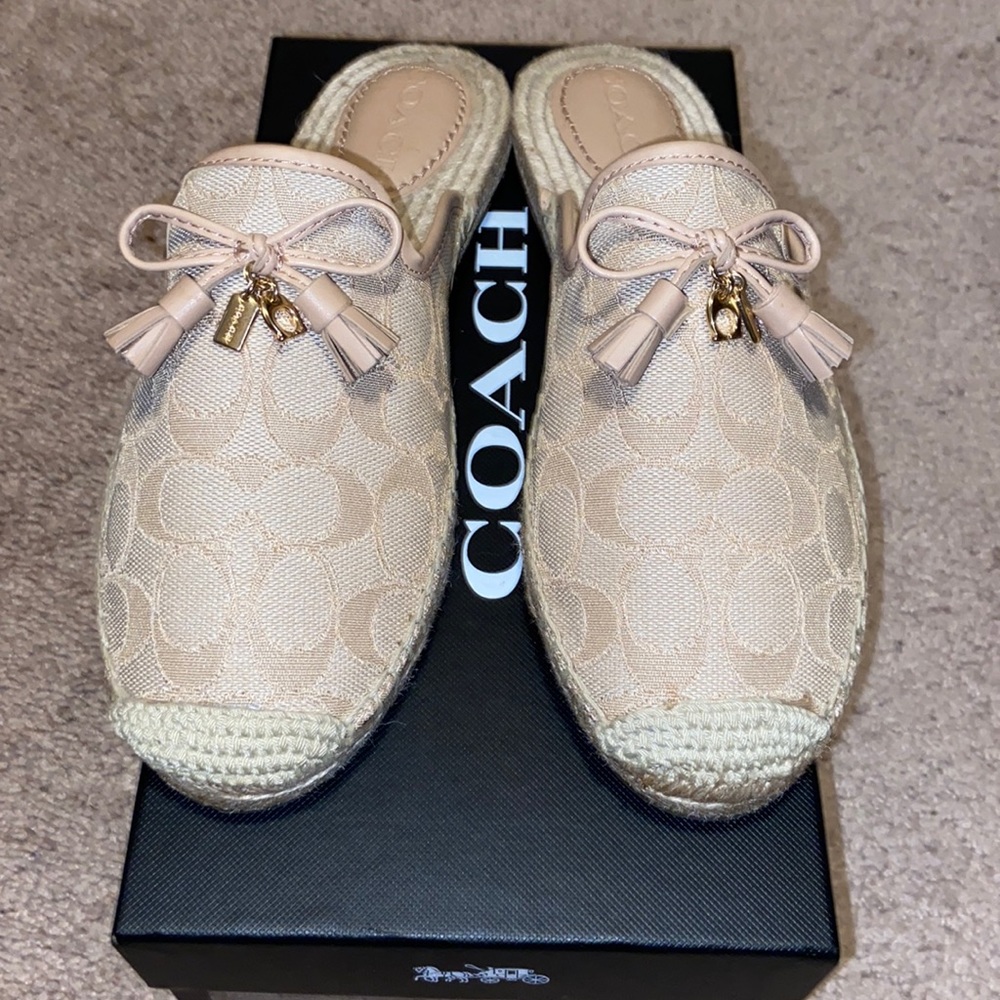 COACH size 7 Light Khaki Slip one
